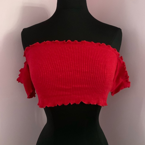 Red off the shoulder crop top - Picture 1 of 3